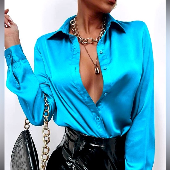 Caribbean BlueTwist Front Blouse - Picture 3 of 15